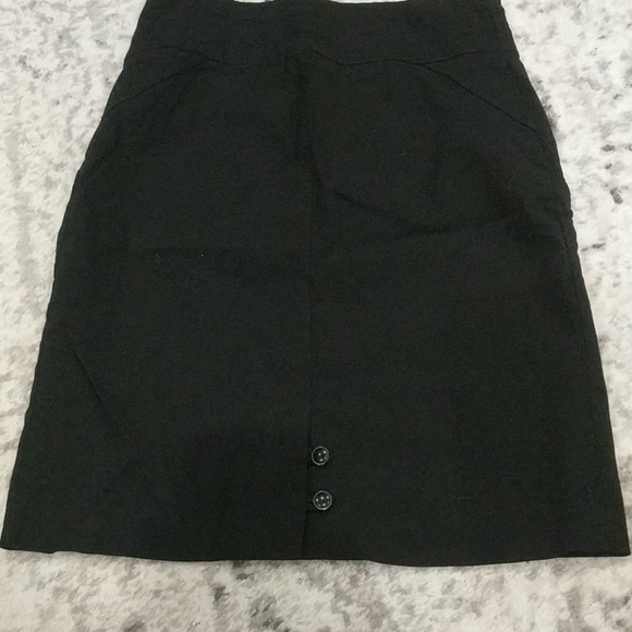 Reitman's petite blk elastic waist skirt - Picture 3 of 4